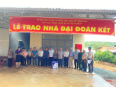 TRAO NHÀ ĐẠI ĐOÀN KẾT CHO HỘ CÓ HOÀN CẢNH KHÓ KHĂN VỀ NHÀ Ở