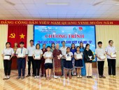 TẤM LÒNG MẸ LAN VỚI HỌC TRÒ NGHÈO