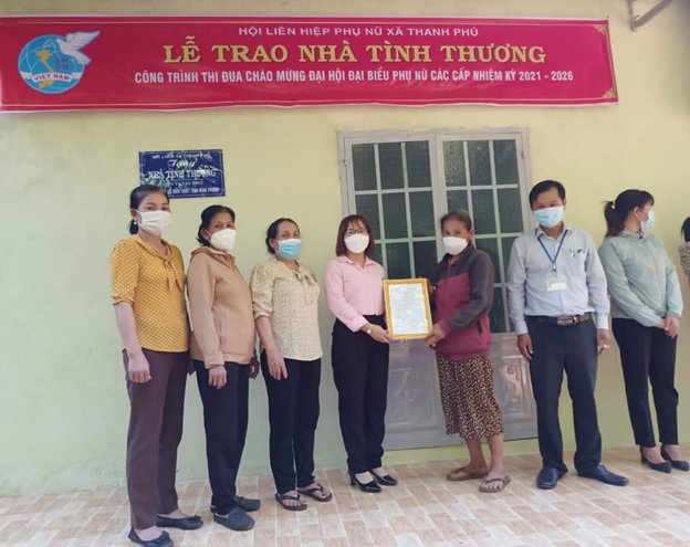 HỘI LHPN XÃ THANH PHÚ TỔ CHỨC CHƯƠNG TRÌNH TRAO NHÀ “MÁI ẤM TÌNH THƯƠNG” CHÀO MỪNG ĐẠI HỘI PHỤ NỮ CÁC CẤP NHIỆM KỲ 2021 -2026